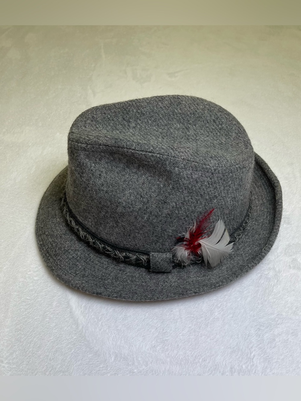 Vintage Dobbs Fifth Avenue Gray Wool Fedora Trilby Hat Feather Size 7 1/4